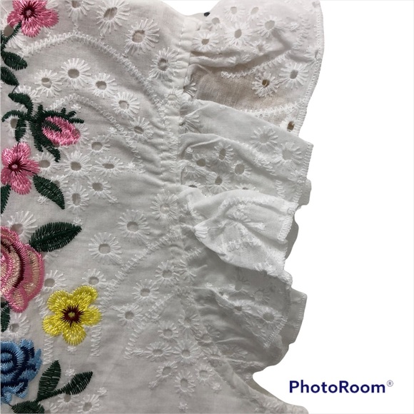 Spring Boho Cute Ruffle Trim Floral Embroidered Top Eyelet White/Multi Medium - Picture 6 of 8
